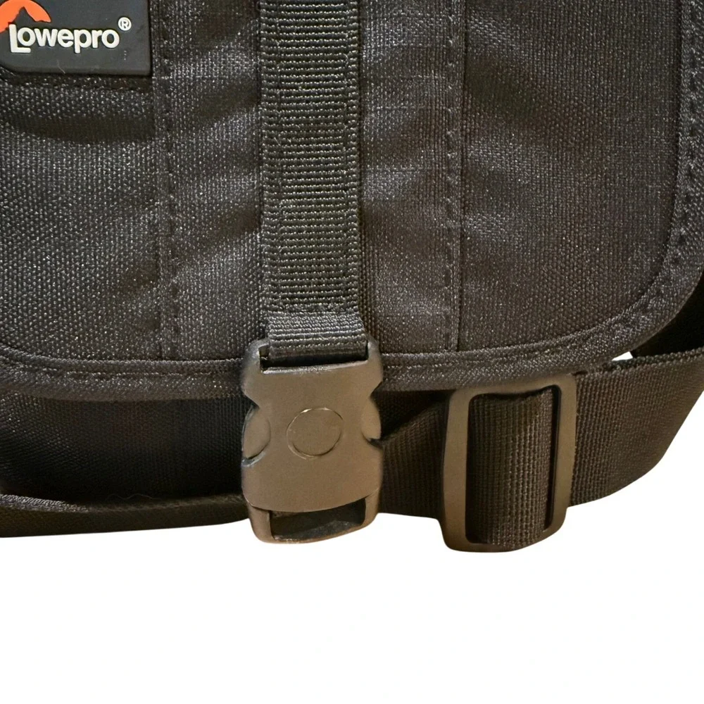 LowePro‎ Adventura 140 Camera Bag Black Nylon Shoulder Crossbody Case Padded